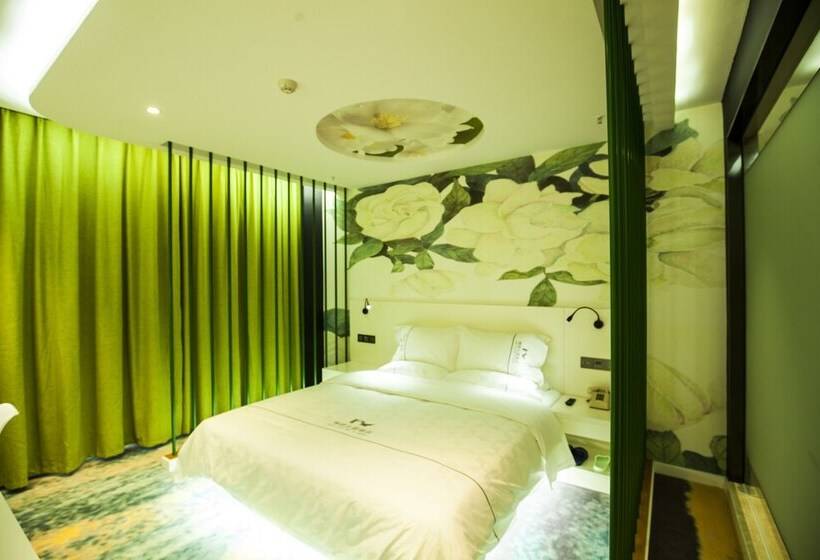 Fun Loving Theme Hotel Of Tengchong