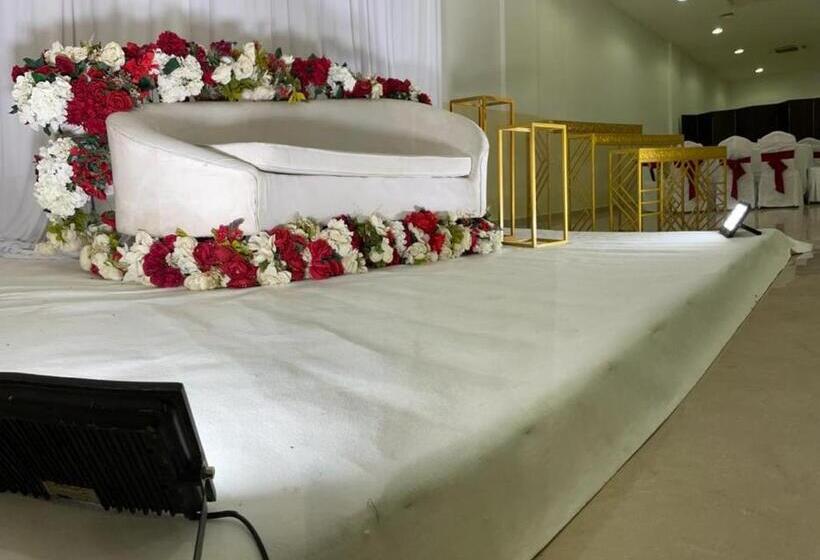 Golden Crown Hotel Alseeb Muscat