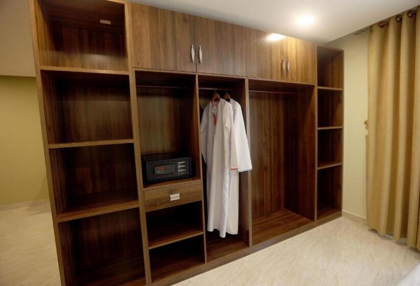 Golden Crown Hotel Alseeb Muscat