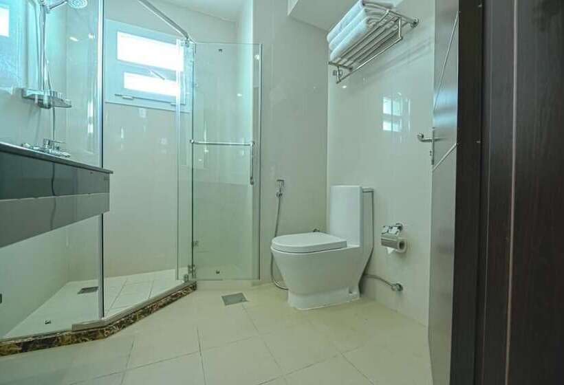 Golden Crown Hotel Alseeb Muscat