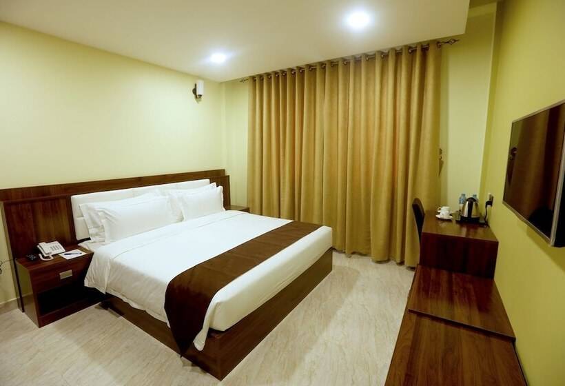 Golden Crown Hotel Alseeb Muscat