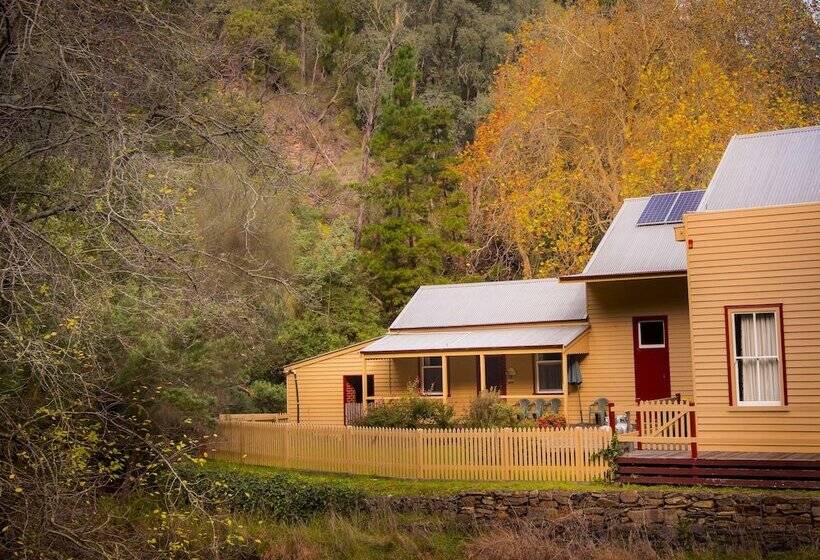 Хостел Creek Cottage