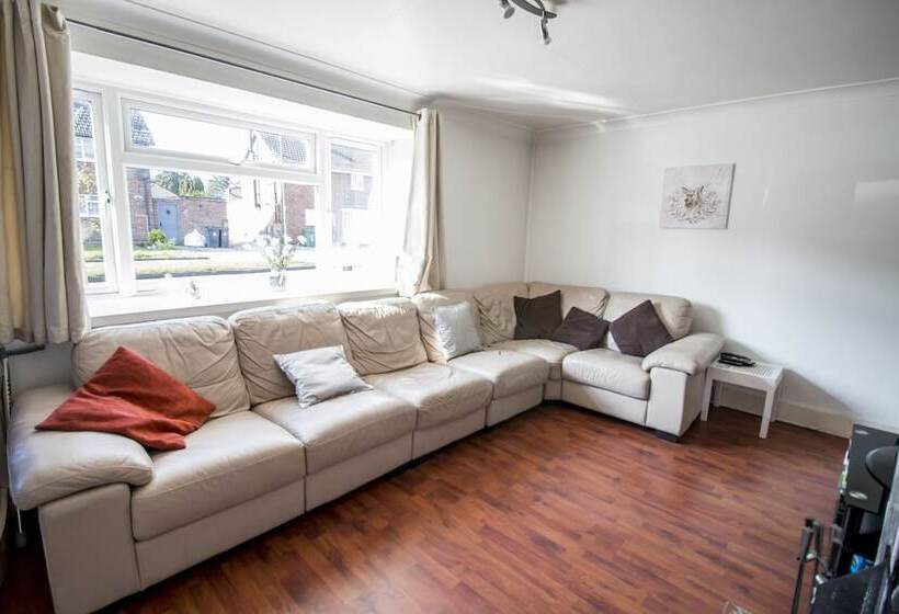 פונדק Lovely Rooms In A Quiet Place Of Woking