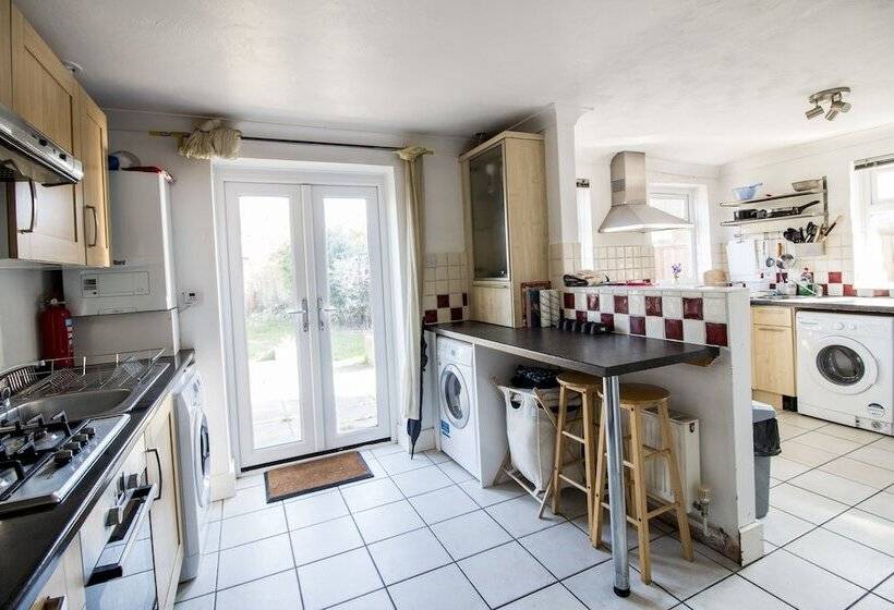 여관 Lovely Rooms In A Quiet Place Of Woking