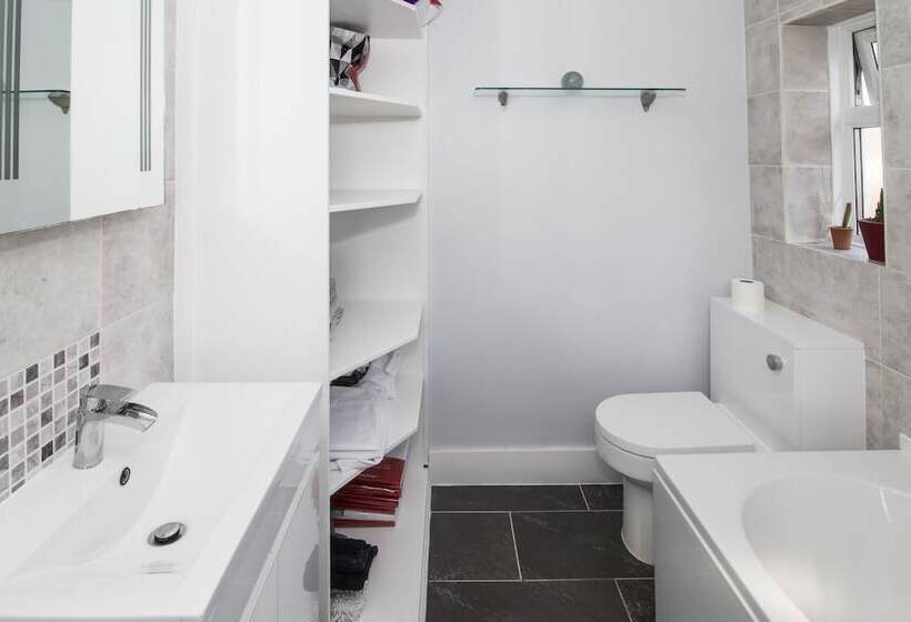 여관 Lovely Rooms In A Quiet Place Of Woking