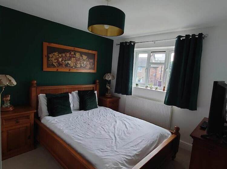 פונדק Lovely Rooms In A Quiet Place Of Woking