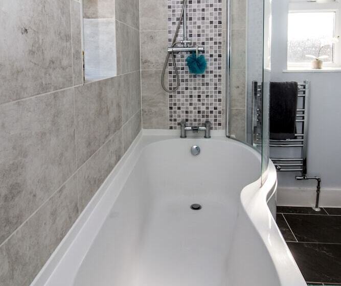 פונדק Lovely Rooms In A Quiet Place Of Woking