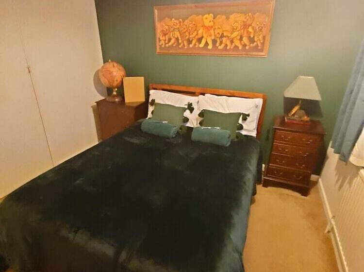 여관 Lovely Rooms In A Quiet Place Of Woking