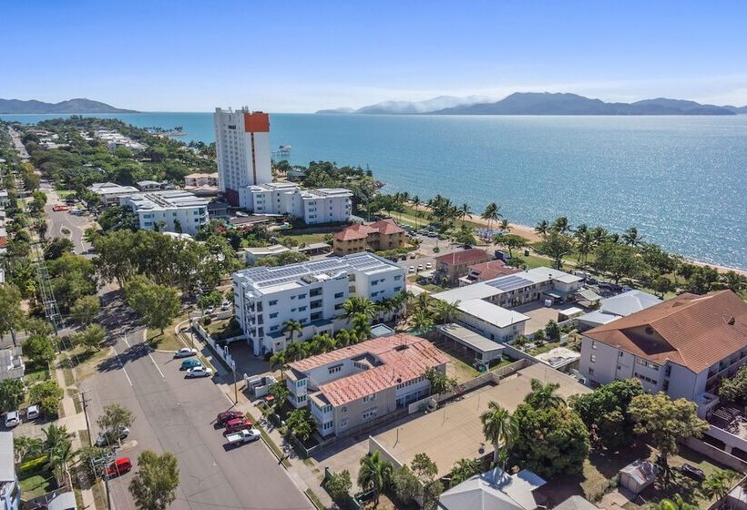 פונדק Madison Ocean Breeze Apartments