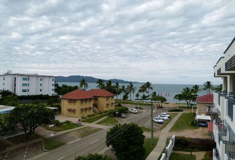 פונדק Madison Ocean Breeze Apartments