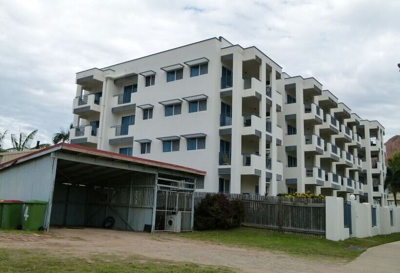 פונדק Madison Ocean Breeze Apartments