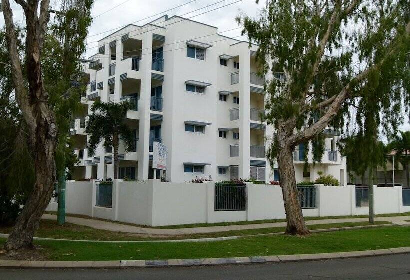 פונדק Madison Ocean Breeze Apartments