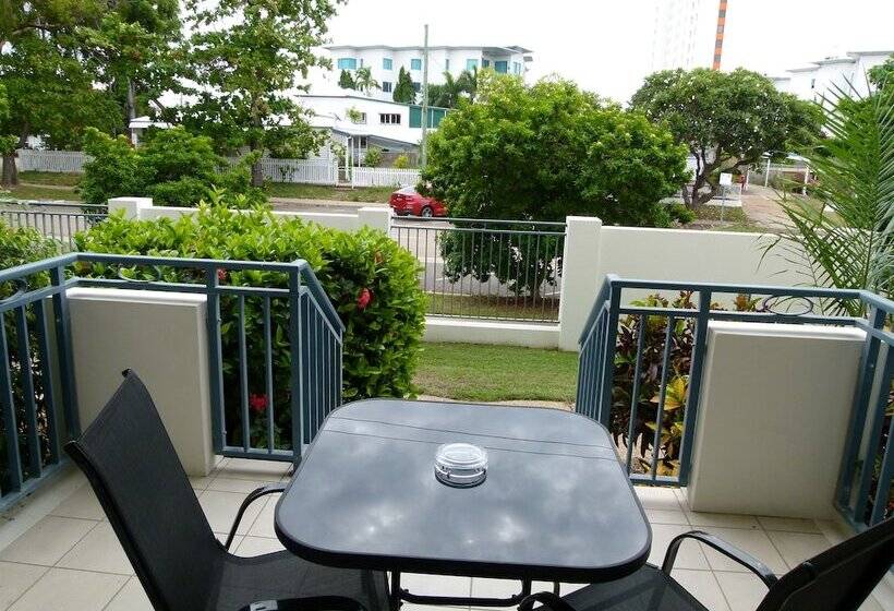 פונדק Madison Ocean Breeze Apartments