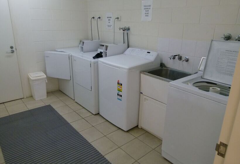 פונדק Madison Ocean Breeze Apartments