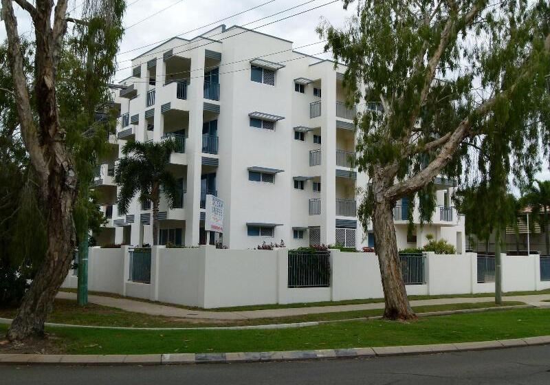 פונדק Madison Ocean Breeze Apartments