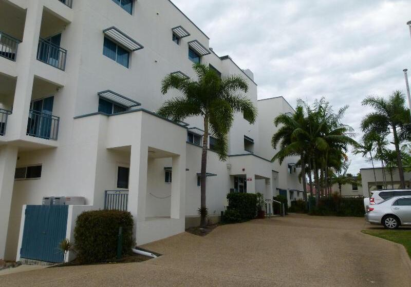 פונדק Madison Ocean Breeze Apartments