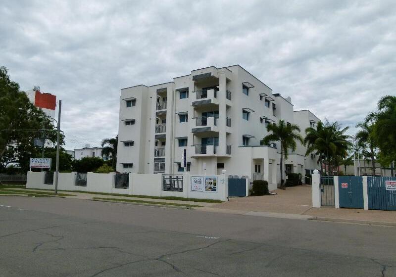 פונדק Madison Ocean Breeze Apartments