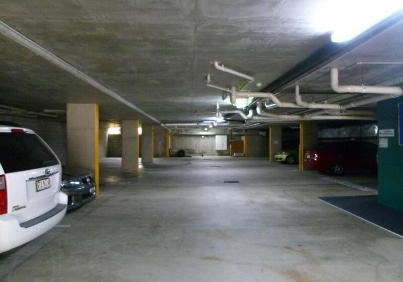 פונדק Madison Ocean Breeze Apartments