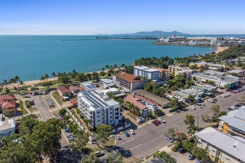 פונדק Madison Ocean Breeze Apartments