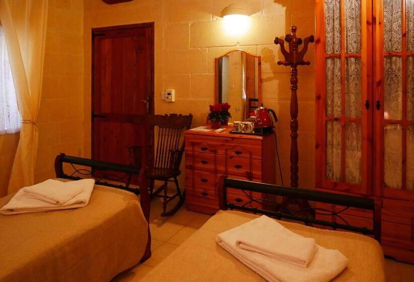 مسافرخانه Narcisa Farmhouse B&b