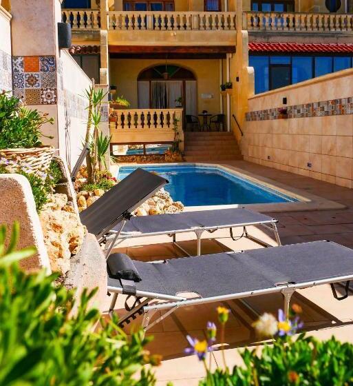 مسافرخانه Narcisa Farmhouse B&b