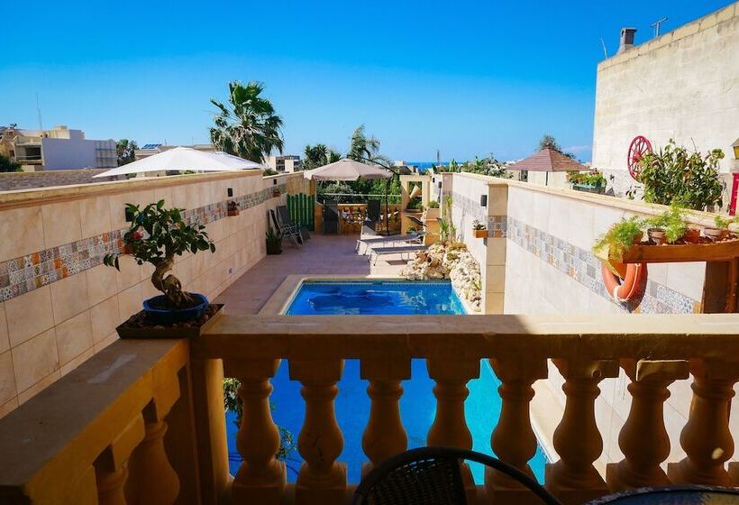 مسافرخانه Narcisa Farmhouse B&b