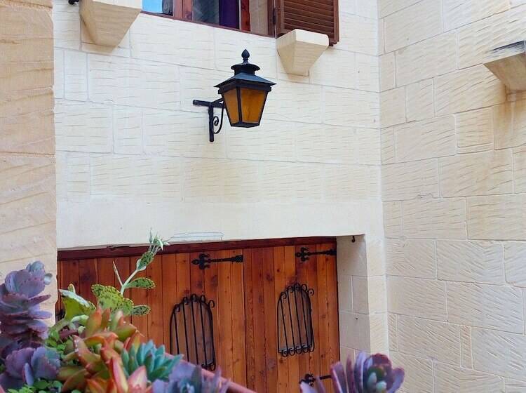 مسافرخانه Narcisa Farmhouse B&b