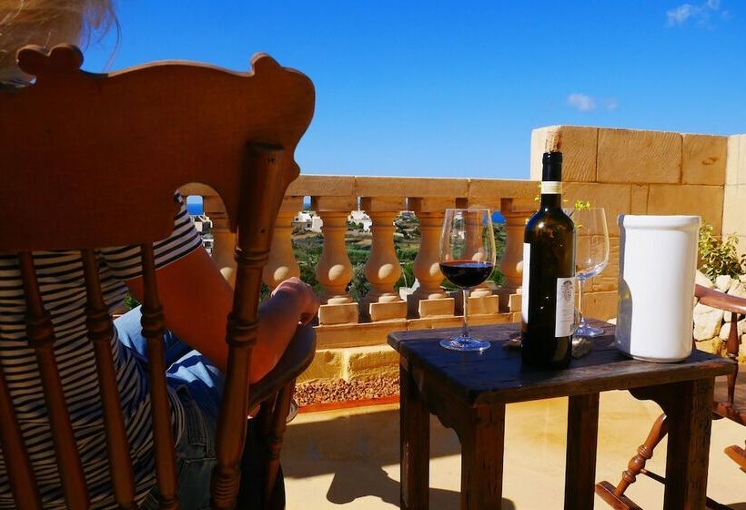 مسافرخانه Narcisa Farmhouse B&b