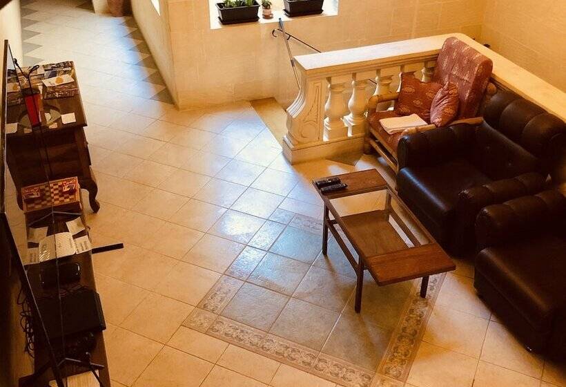 مسافرخانه Narcisa Farmhouse B&b