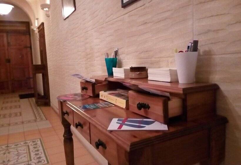 مسافرخانه Narcisa Farmhouse B&b