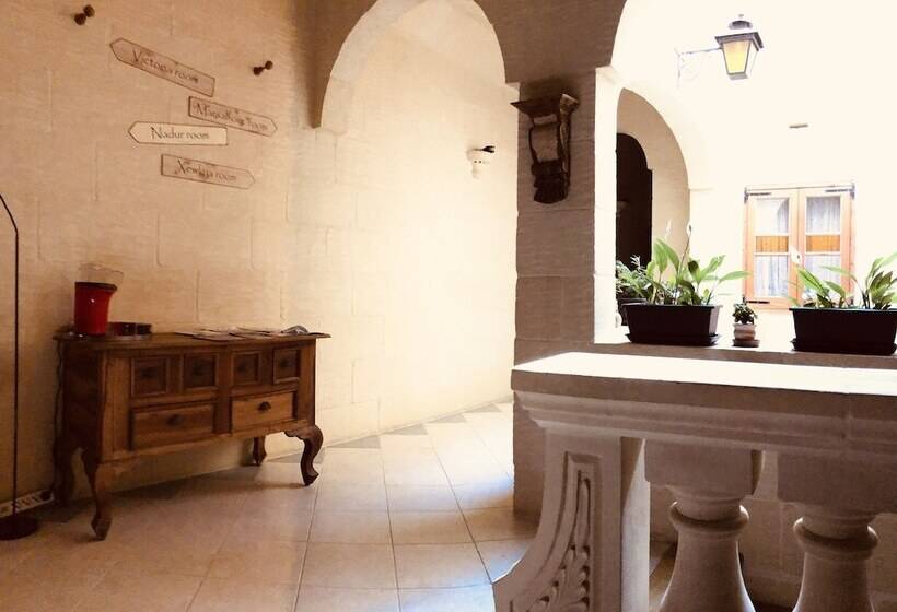 مسافرخانه Narcisa Farmhouse B&b