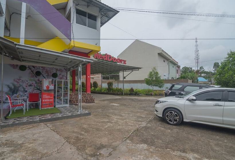 فندق فئة نجمة واحدة Reddoorz Syariah Near Bscc Dome