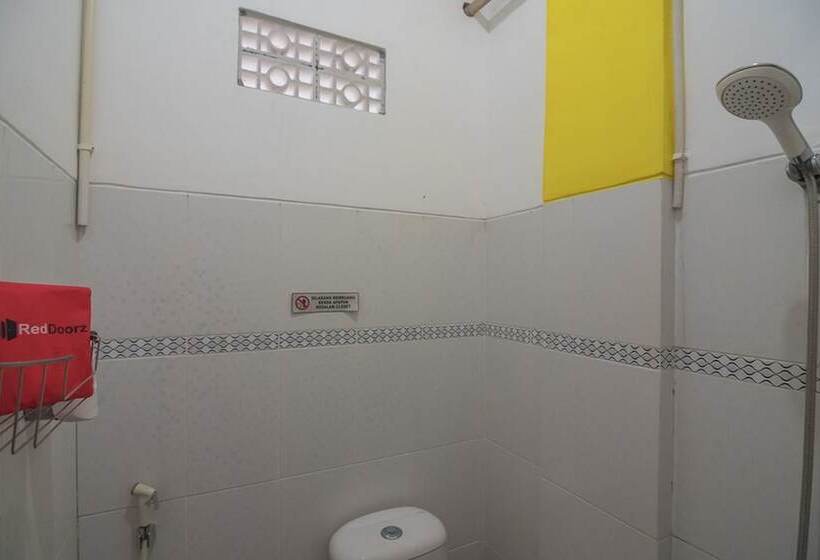 فندق فئة نجمة واحدة Reddoorz Syariah Near Bscc Dome