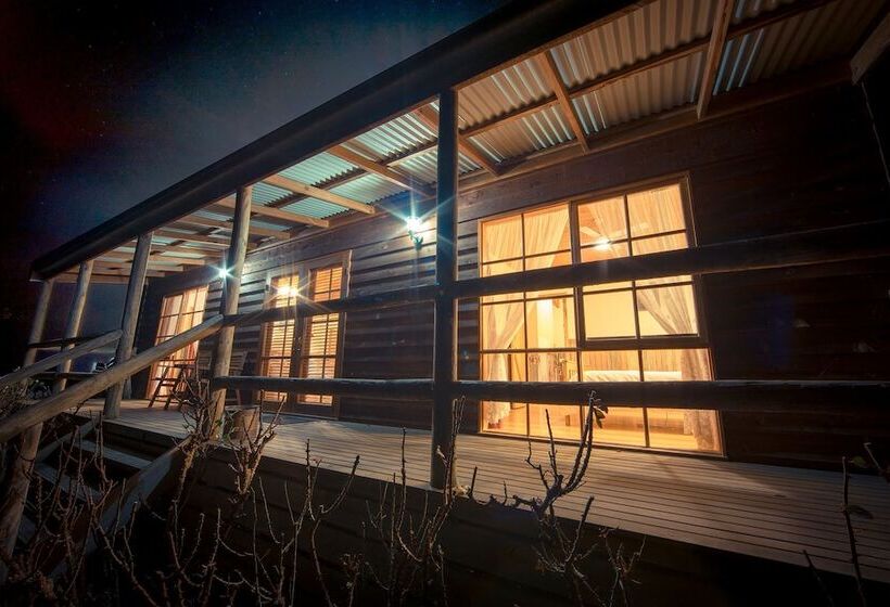 פונדק Sanctuary Park Cottages