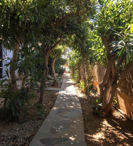 פונדק Sifis Studios