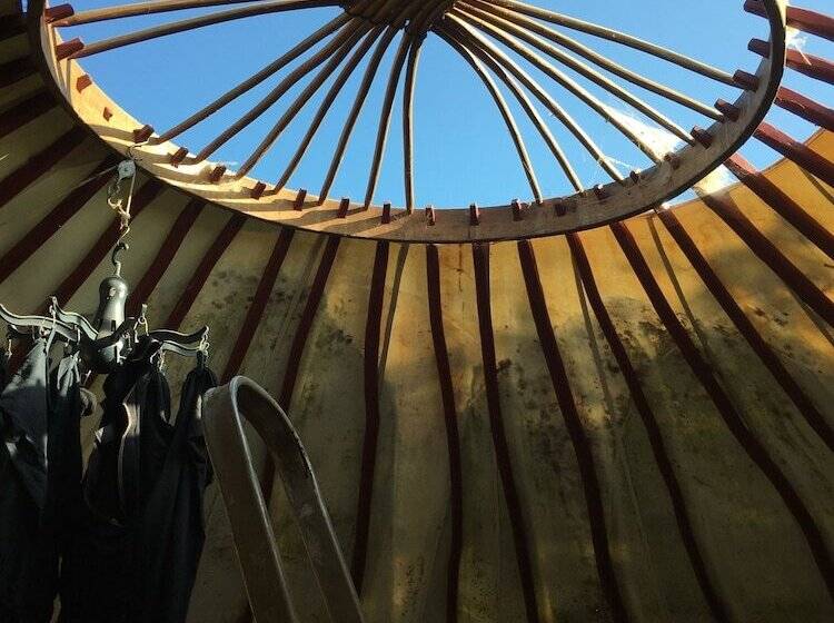 여관 Yurt Luxury & Bathouse
