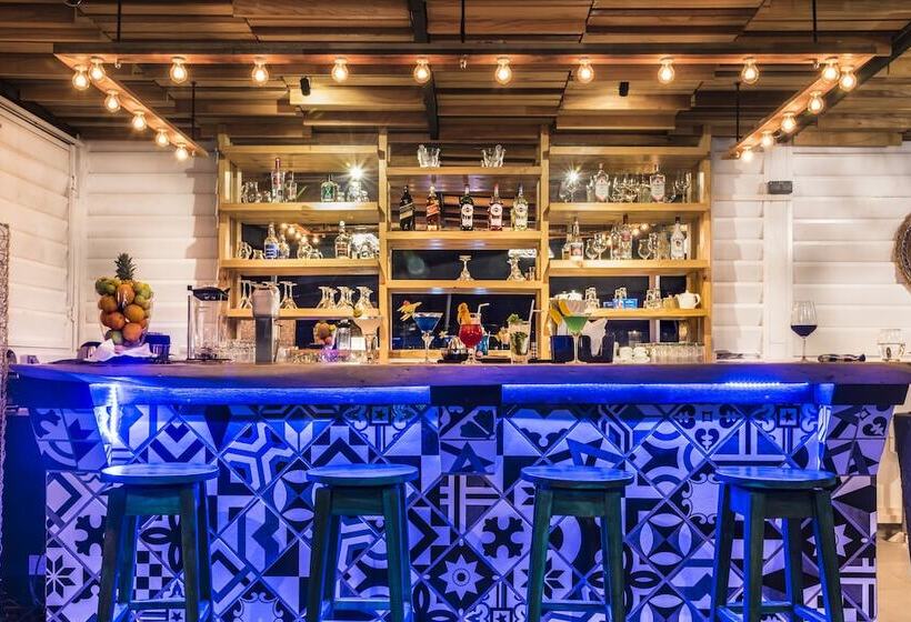 Отель Azur Paradise