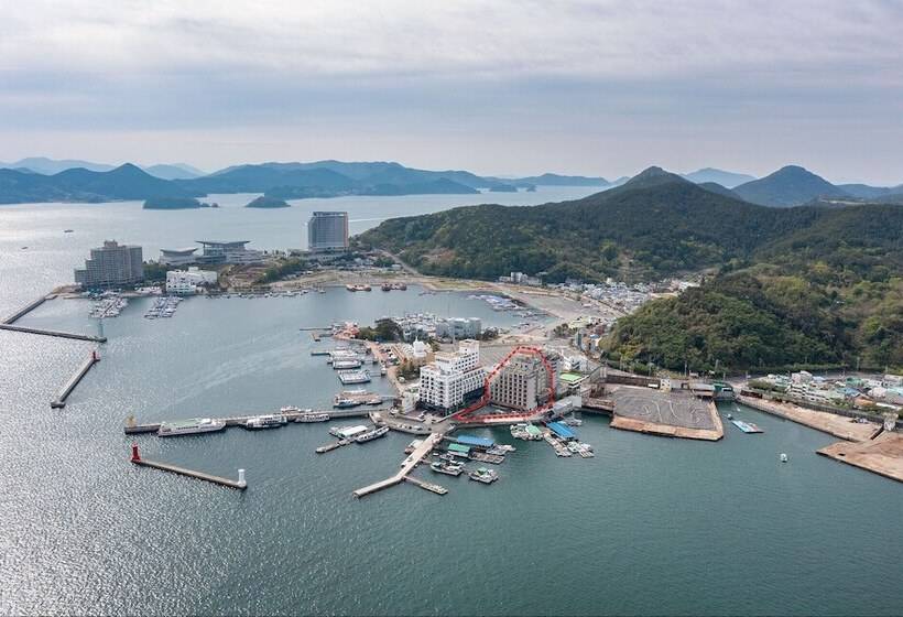 בית מלון כפרי Carib Condo