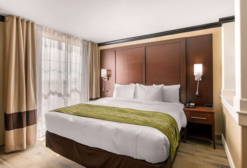 فندق Comfort Suites