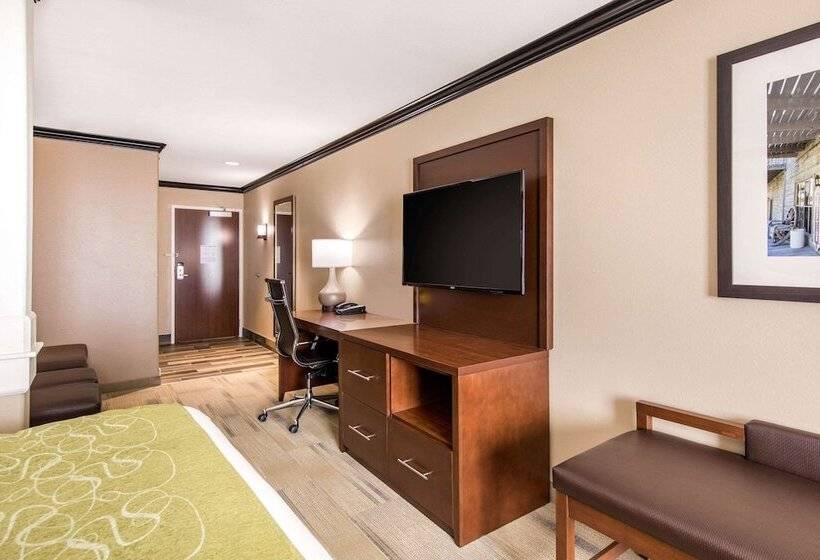 فندق Comfort Suites