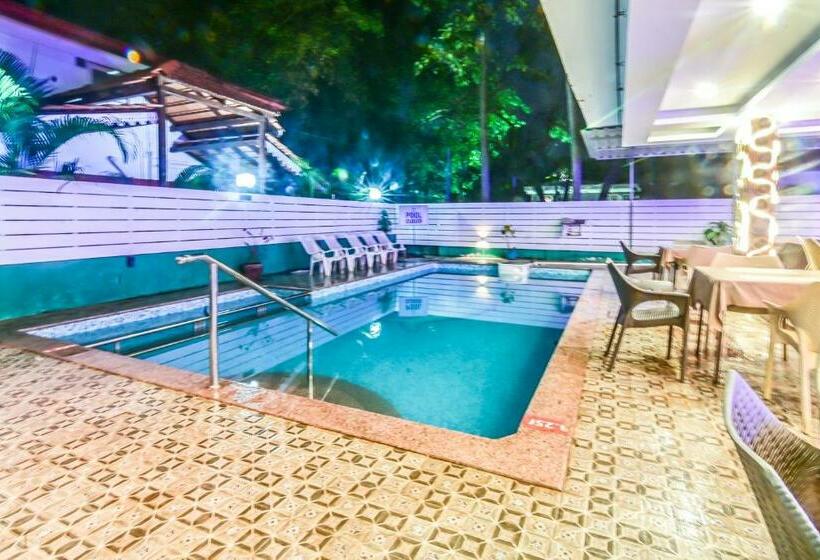 호텔 De Falcon Goa Beach Resort