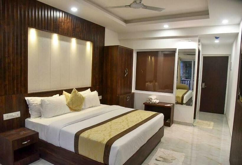 هتل De Falcon Goa Beach Resort