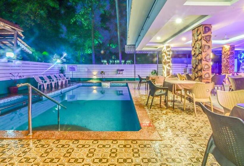 호텔 De Falcon Goa Beach Resort