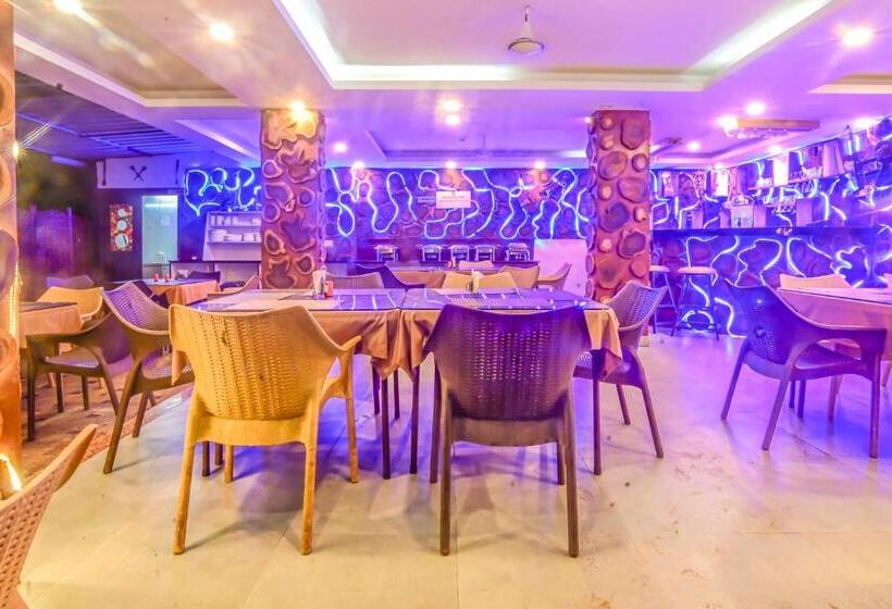 호텔 De Falcon Goa Beach Resort