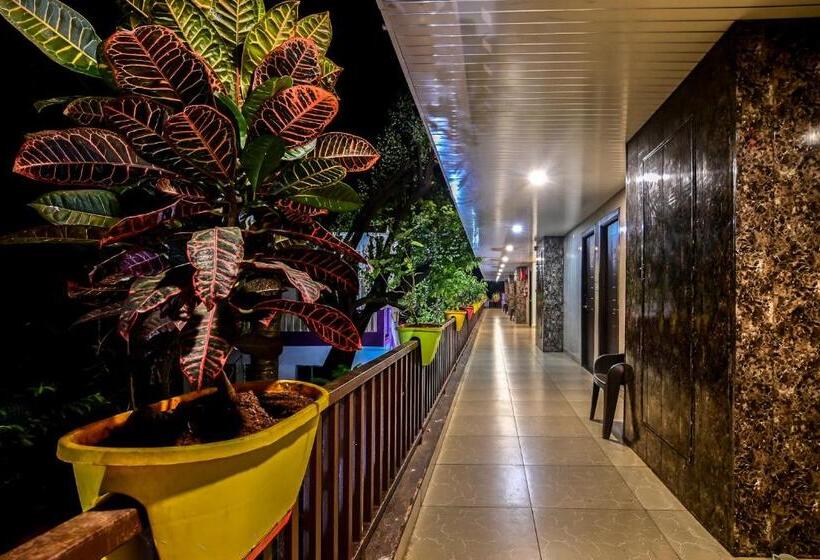 호텔 De Falcon Goa Beach Resort