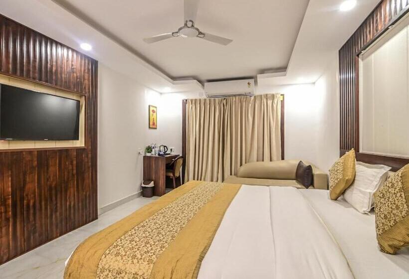 호텔 De Falcon Goa Beach Resort