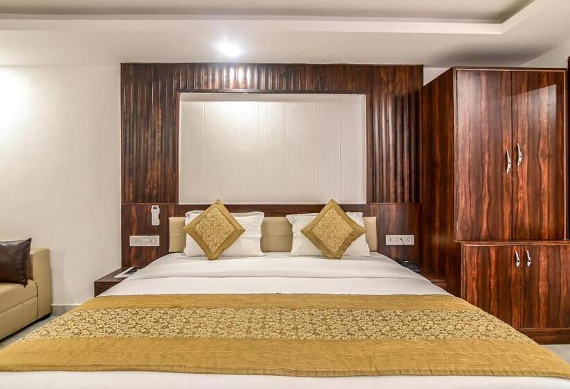 هتل De Falcon Goa Beach Resort