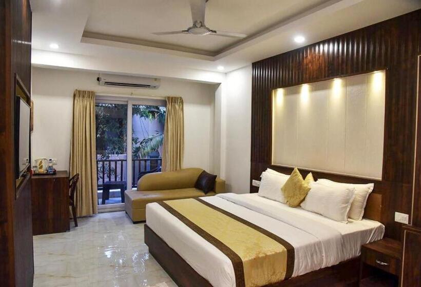 호텔 De Falcon Goa Beach Resort