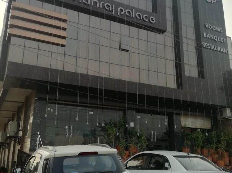 בית מלון כפרי Dhanraj Palace