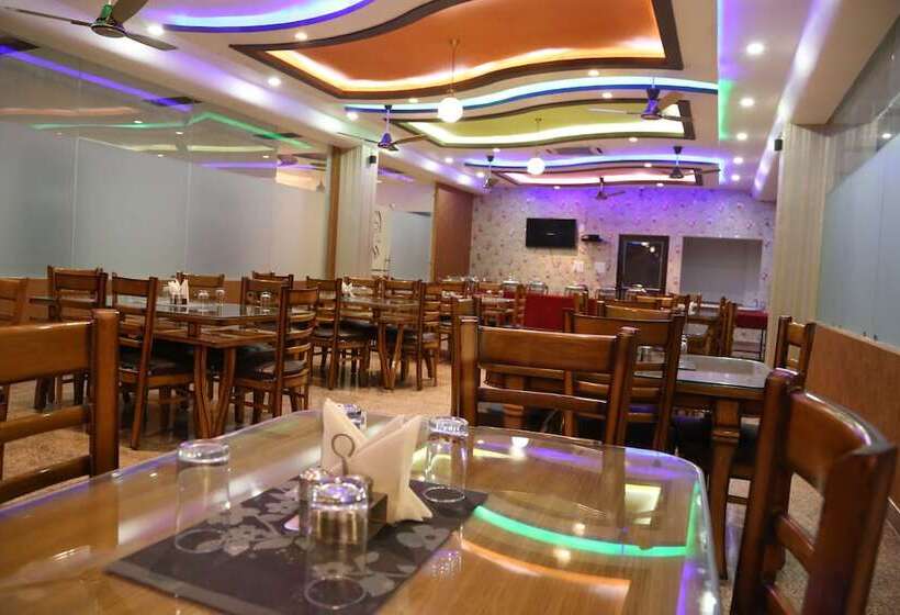 فندق Dhanraj Palace